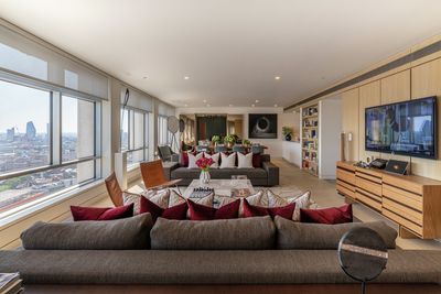 Roller Blind Systems, SG 4960, Multiscreen 1-10%, Centre Point, London, United Kingdom, Recess