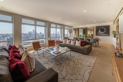 Roller Blind Systems, SG 4960, Multiscreen 1-10%, Centre Point, London, United Kingdom, Recess